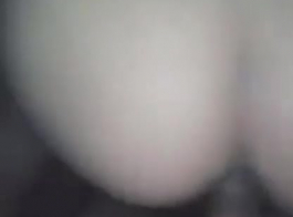 امرأة سمراء راندي مع لطيفة الثدي يحب الحصول على مارس الجنس أثناء قيام شريكها بجعل مقطع فيديو لها.