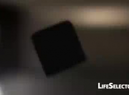 رومانسية لاتينا جيزيل آنا تتظاهر في جوارب سوداء مثيرة لتظهر حياتها الجنسية