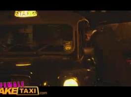 أنثى تاكسي وهمية سخيف المقعد الخلفي